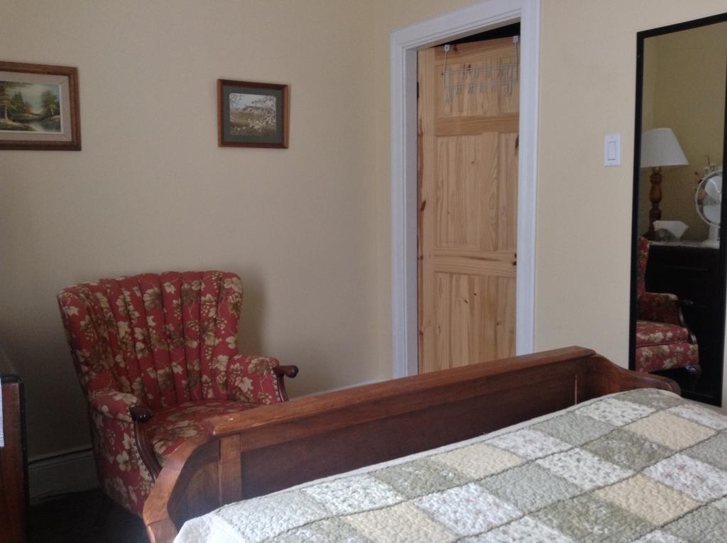 Gil Ann Bed & Breakfast Saint-André-Avellin Exterior foto