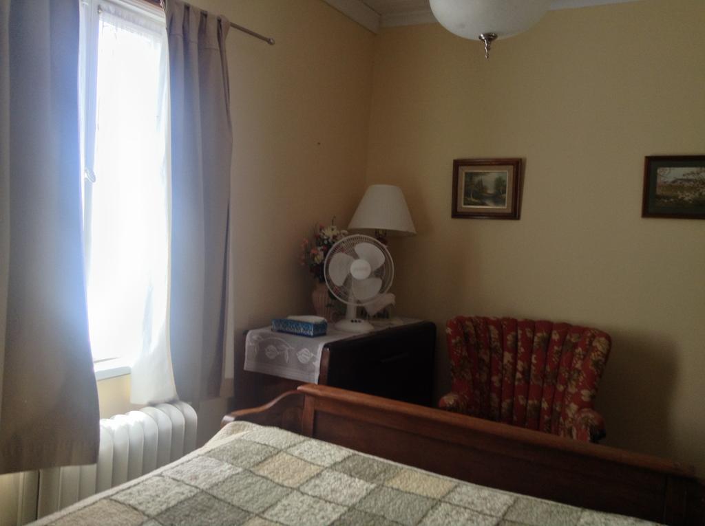 Gil Ann Bed & Breakfast Saint-André-Avellin Exterior foto