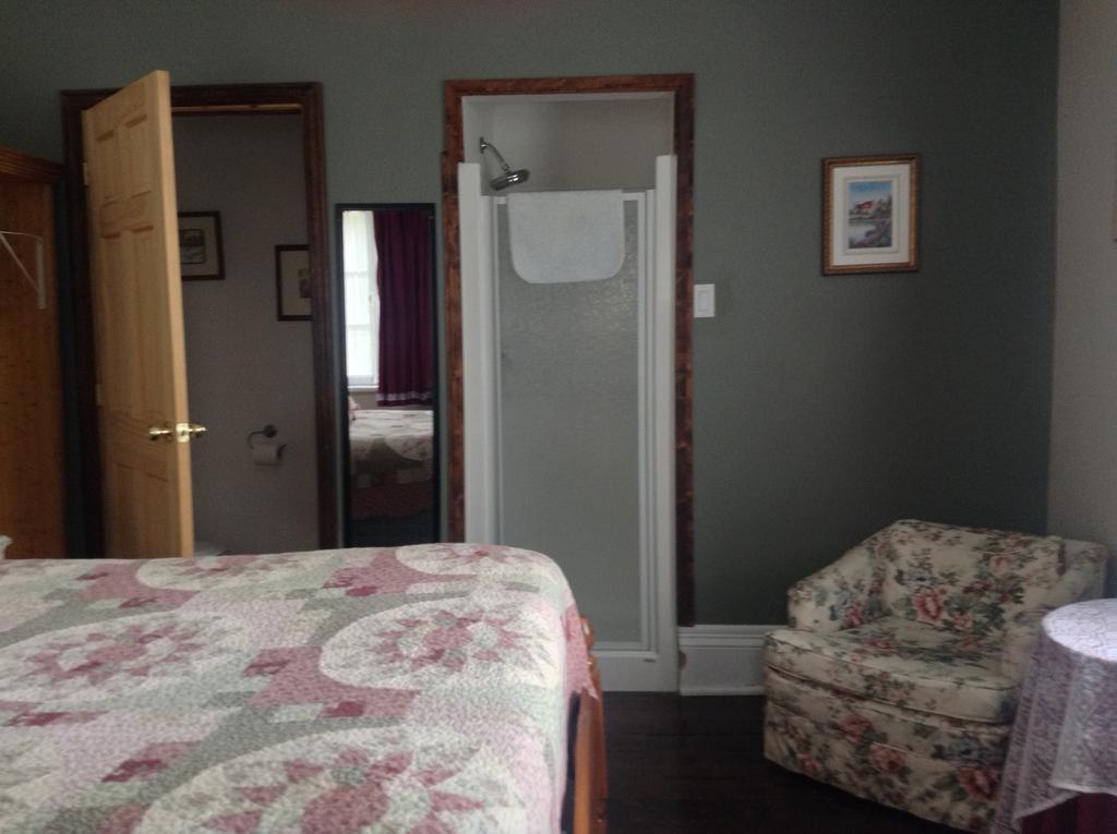 Gil Ann Bed & Breakfast Saint-André-Avellin Exterior foto