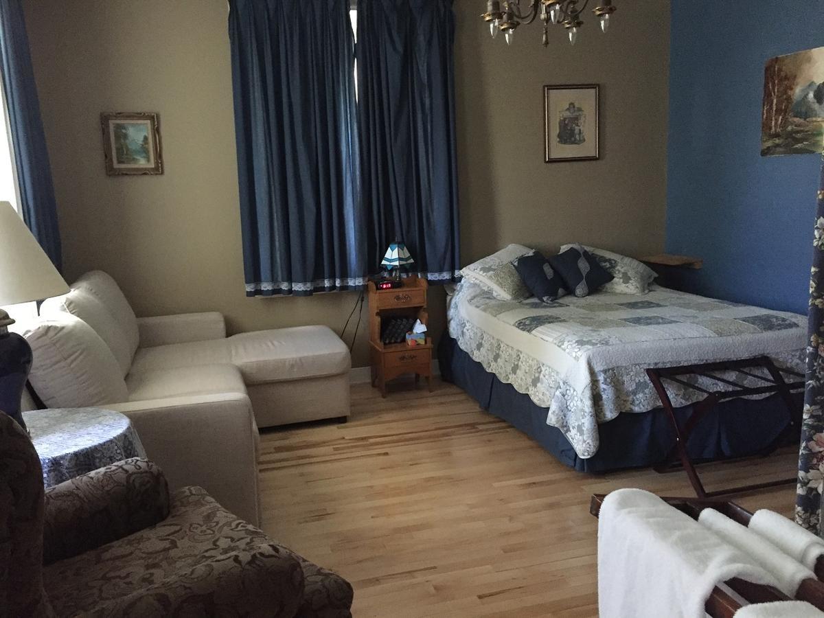 Gil Ann Bed & Breakfast Saint-André-Avellin Exterior foto