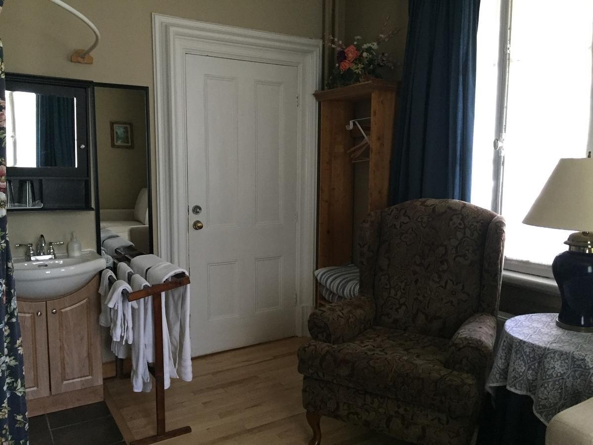 Gil Ann Bed & Breakfast Saint-André-Avellin Exterior foto